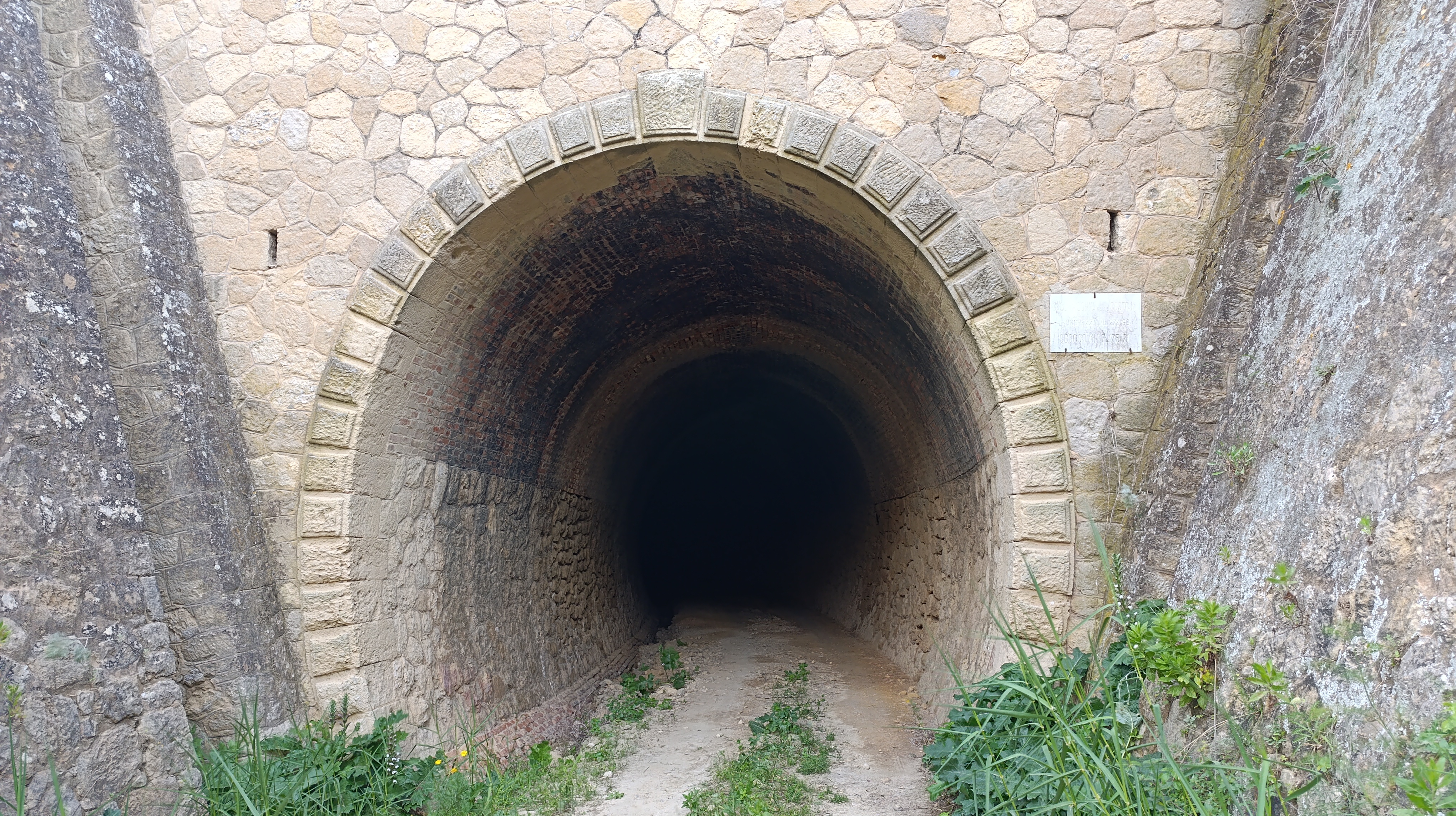 Paese di Assoro - visita storica trekking Sicilia