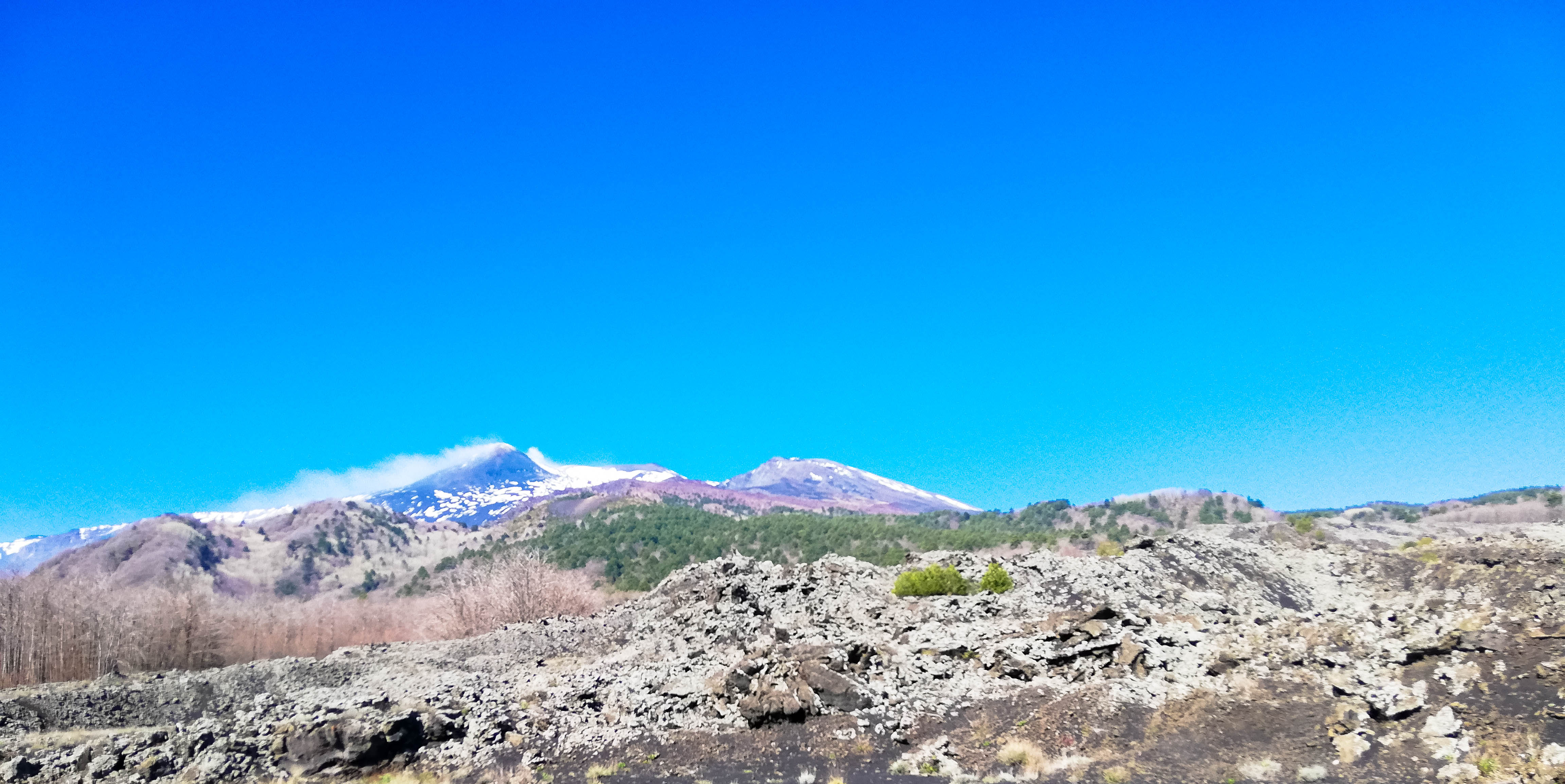 Grotta della neve Etna - visita sentieri vulcanici Sicilia